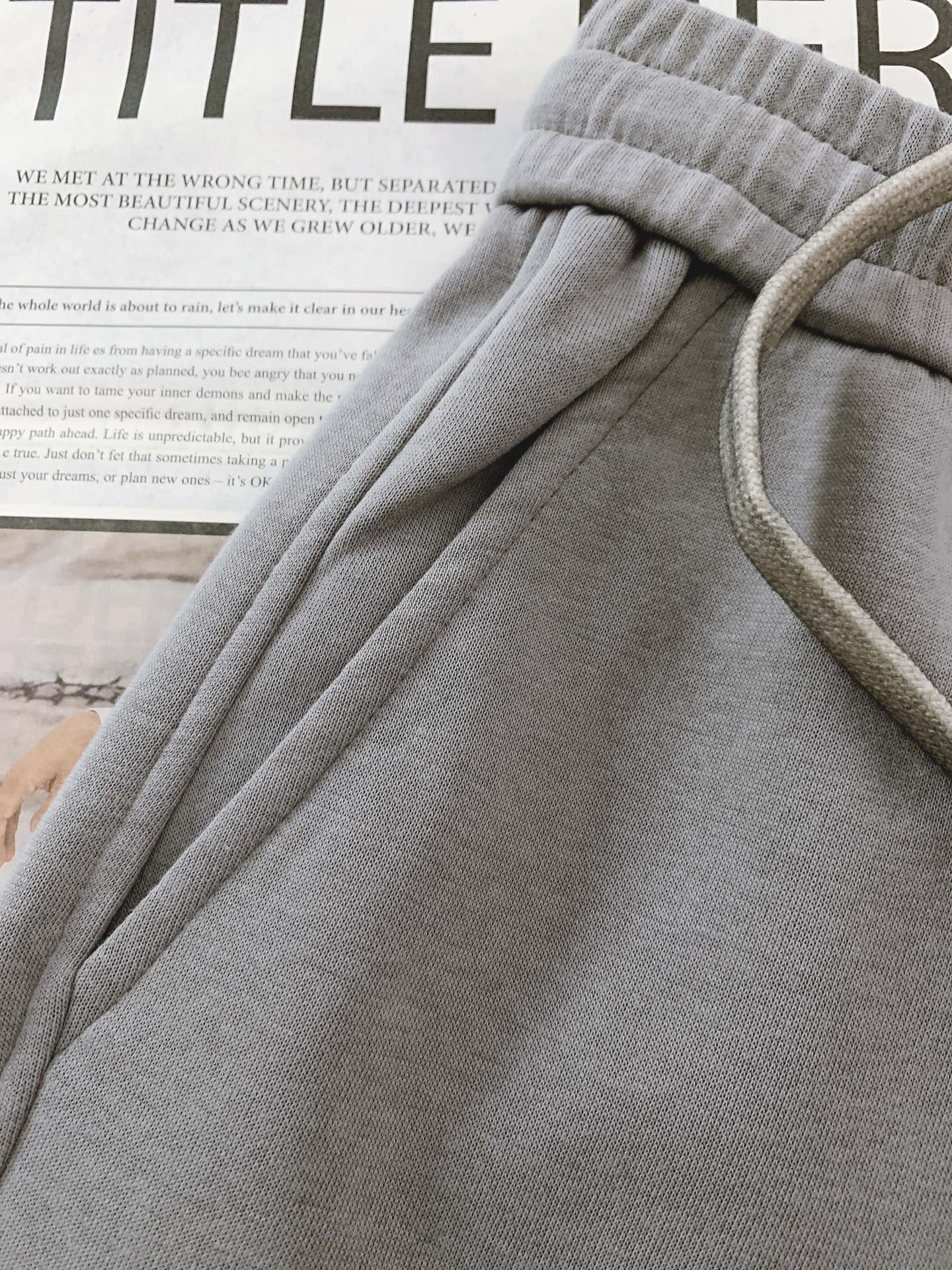 Maison Margiela MM6 马丁马吉拉 2025FW早秋新品 脏脏抽绳休闲裤时尚系列，独特设