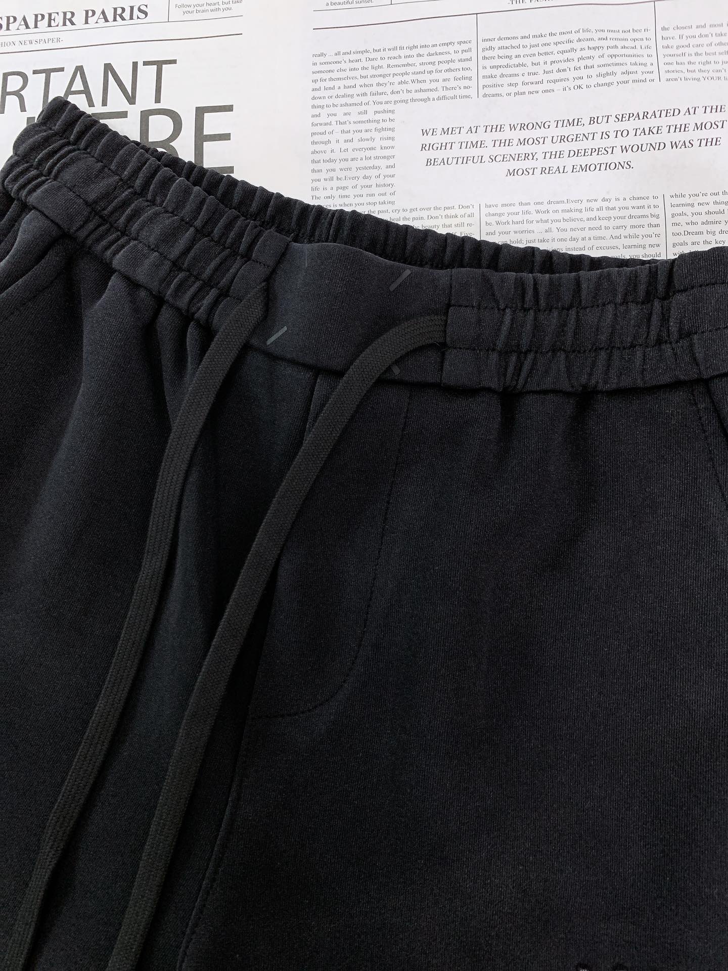 Maison Margiela MM6 马丁马吉拉 2025FW早秋新品 脏脏抽绳休闲裤时尚系列，独特设