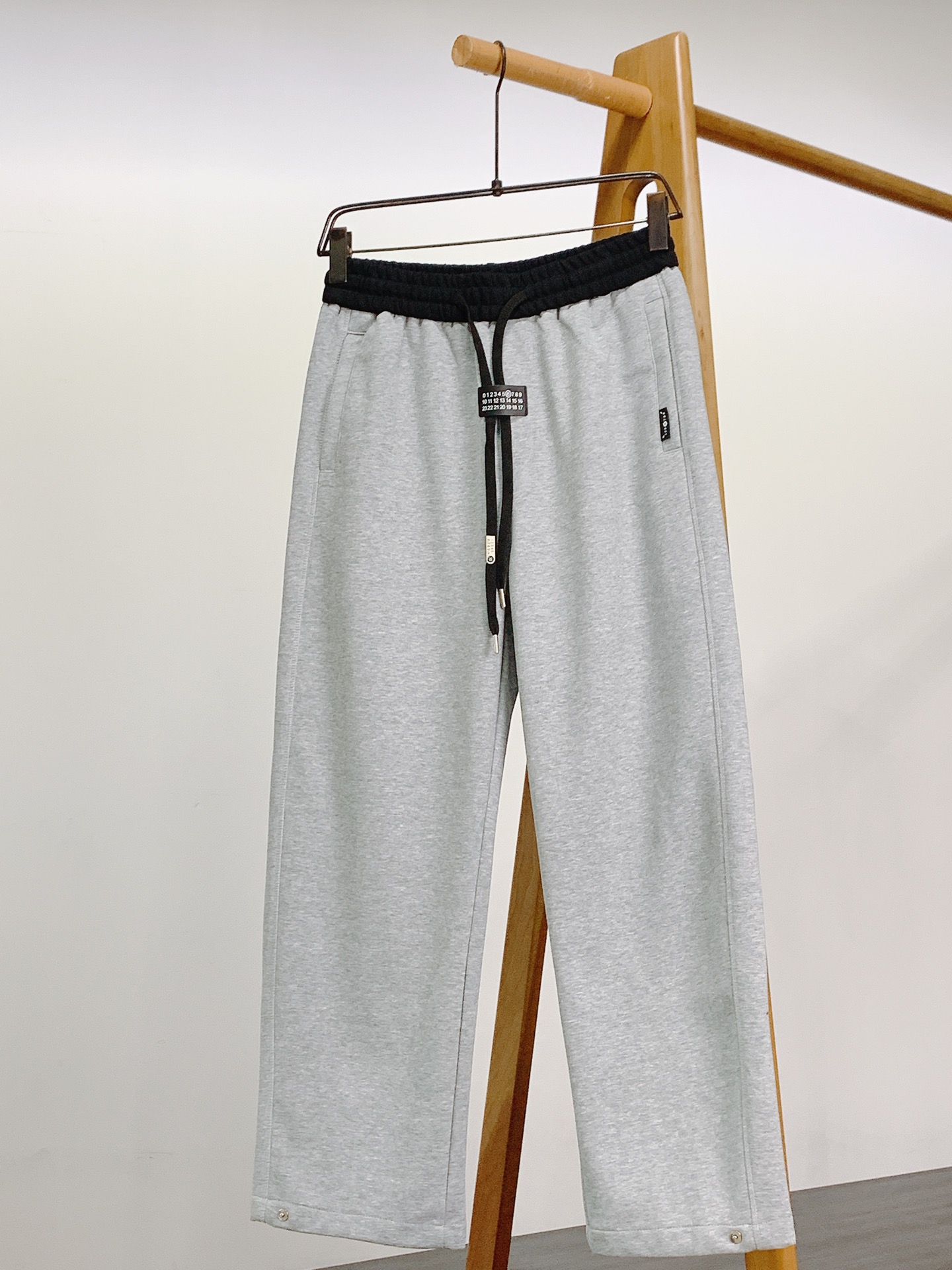 Maison Margiela MM6 马丁马吉拉 这款时尚休闲裤简直太牛了！！！既能日常休闲穿，又能通