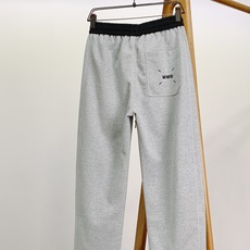 Maison Margiela MM6 马丁马吉拉 这款时尚休闲裤简直太牛了!!!既能日常休闲穿,又能通 Maison Margiela MM6 马丁马吉拉 这款时尚休闲裤简直太牛了!!!既能日常休闲穿,又能通