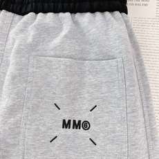 Maison Margiela MM6 马丁马吉拉 这款时尚休闲裤简直太牛了!!!既能日常休闲穿,又能通 Maison Margiela MM6 马丁马吉拉 这款时尚休闲裤简直太牛了!!!既能日常休闲穿,又能通