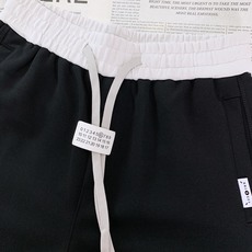 Maison Margiela MM6 马丁马吉拉 这款时尚休闲裤简直太牛了!!!既能日常休闲穿,又能通 Maison Margiela MM6 马丁马吉拉 这款时尚休闲裤简直太牛了!!!既能日常休闲穿,又能通