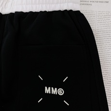 Maison Margiela MM6 马丁马吉拉 这款时尚休闲裤简直太牛了!!!既能日常休闲穿,又能通 Maison Margiela MM6 马丁马吉拉 这款时尚休闲裤简直太牛了!!!既能日常休闲穿,又能通