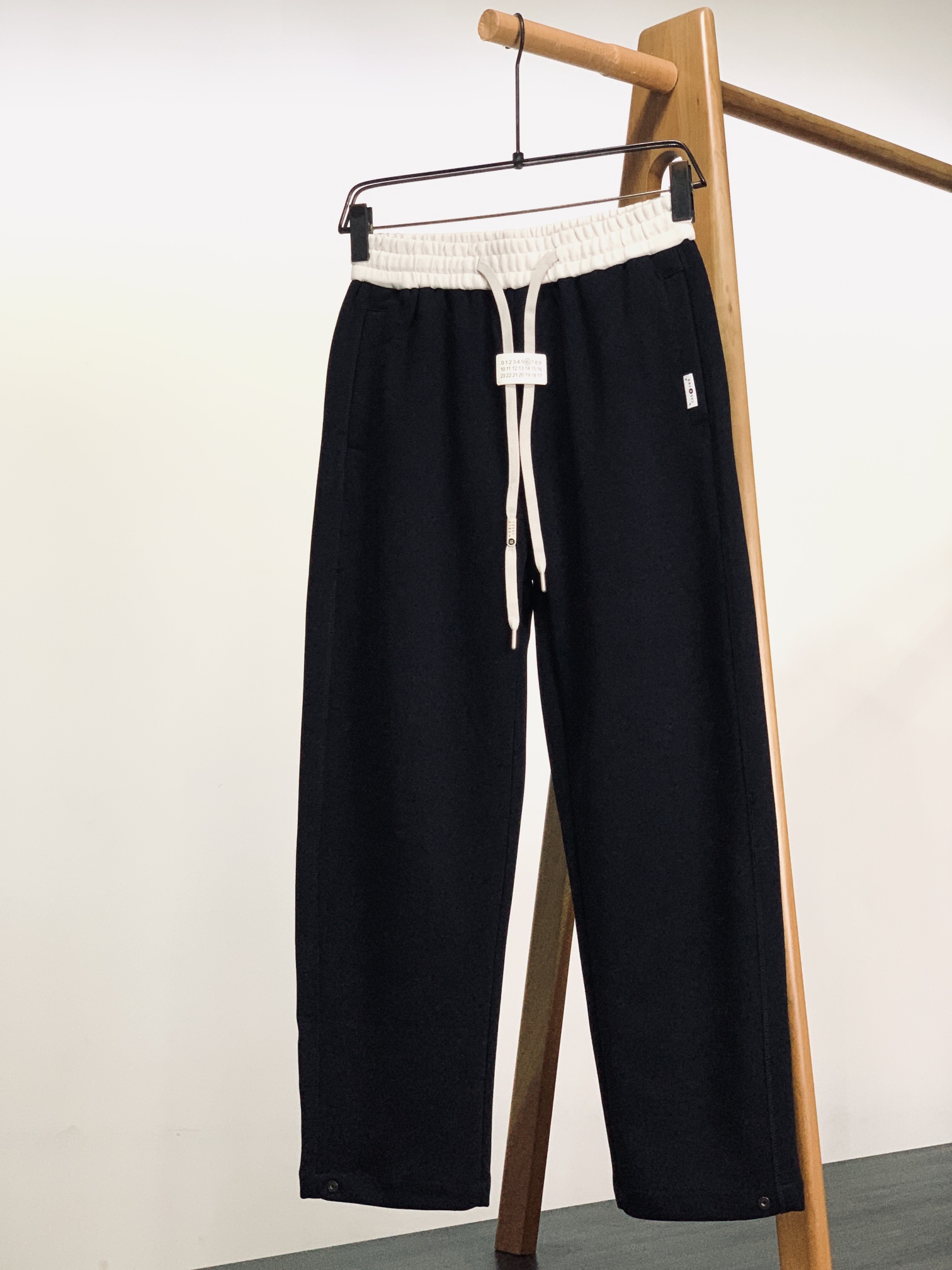 Maison Margiela MM6 马丁马吉拉 这款时尚休闲裤简直太牛了！！！既能日常休闲穿，又能通