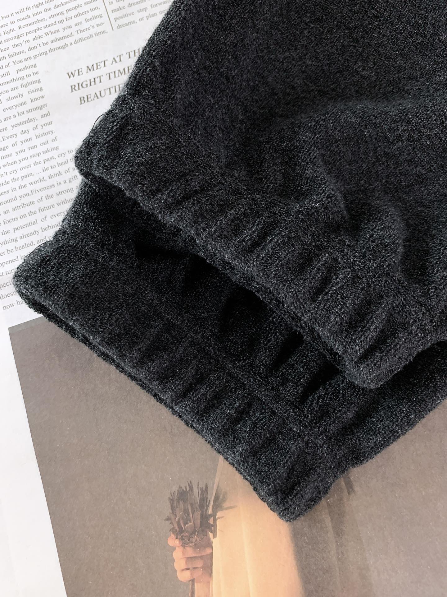 ALO 阿洛 2025FW早秋新品 刺绣抽绳休闲裤时尚系列，独特设计，抽绳休闲长裤 订纱开始订染和订纺。