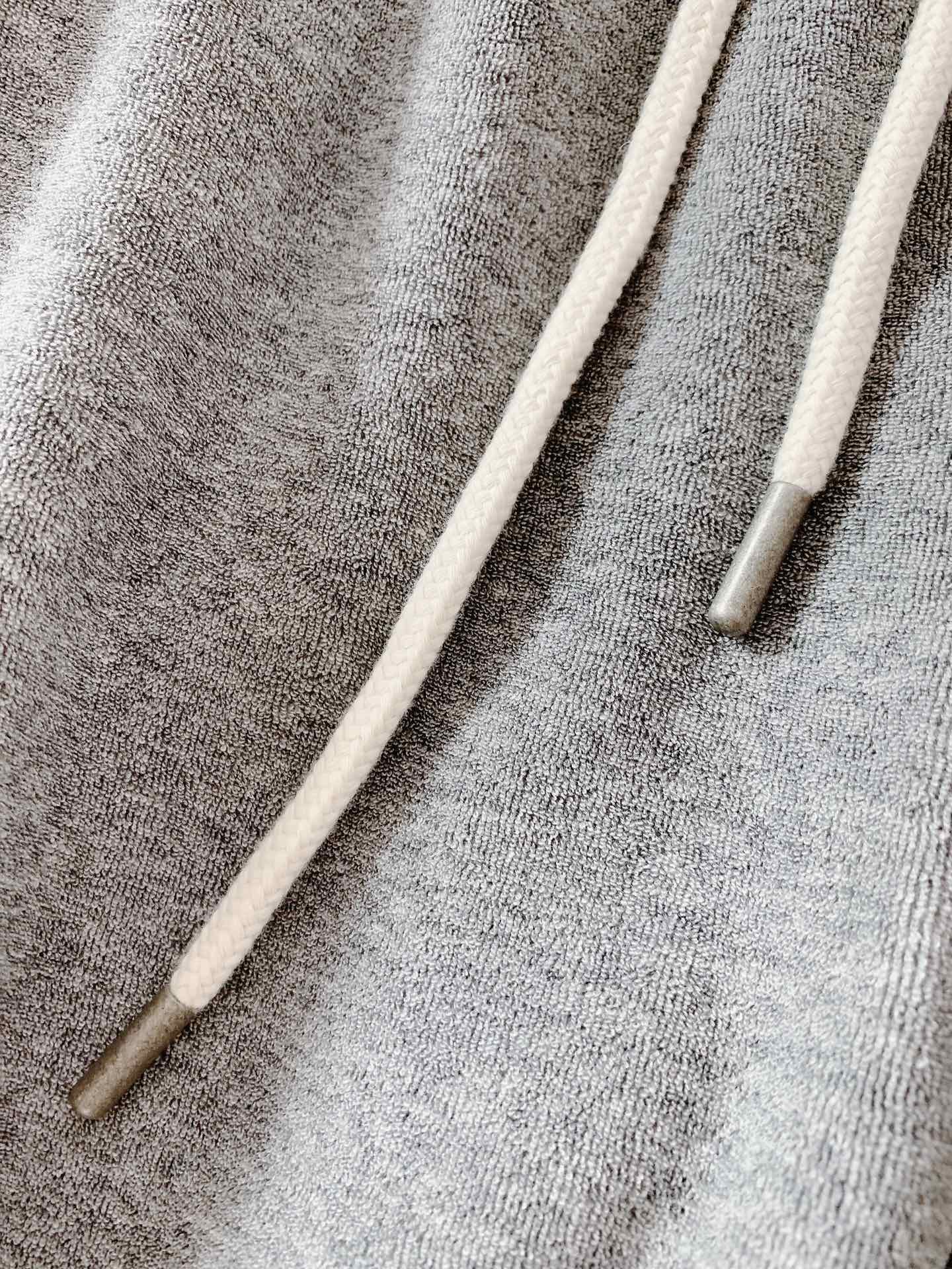 ALO 阿洛 2025FW早秋新品 刺绣抽绳休闲裤时尚系列，独特设计，抽绳休闲长裤 订纱开始订染和订纺。