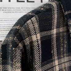Chrome Hearts 克罗心 2025FW早秋新品 格纹衬衫外套。它以做旧感黑棕格纹为基底,粗粝又 Chrome Hearts 克罗心 2025FW早秋新品 格纹衬衫外套。它以做旧感黑棕格纹为基底,粗粝又