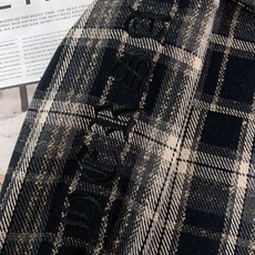 Chrome Hearts 克罗心 2025FW早秋新品 格纹衬衫外套。它以做旧感黑棕格纹为基底,粗粝又 Chrome Hearts 克罗心 2025FW早秋新品 格纹衬衫外套。它以做旧感黑棕格纹为基底,粗粝又