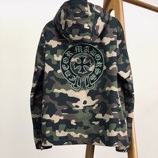 Chrome Hearts 克罗心 2025FW早秋新品 迷彩连帽外套。当迷彩的军事基因遇上哥特式叛逆, Chrome Hearts 克罗心 2025FW早秋新品 迷彩连帽外套。当迷彩的军事基因遇上哥特式叛逆,