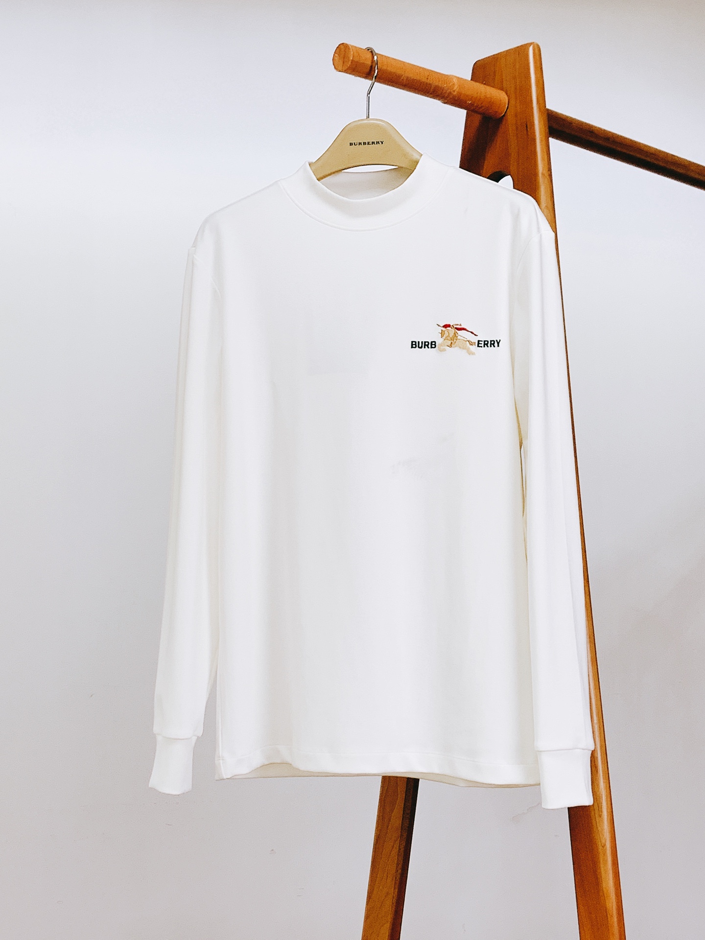 Burberry 巴宝莉 2025FW早秋新品 圆领长袖打底衫，立体感logo廓形半袖打底T恤，高支埃及
