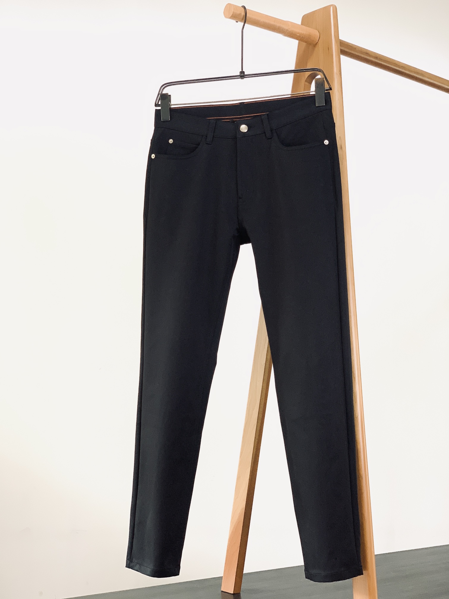 LoroPiana L.P FW早秋新品 商务休闲裤，臻选优质面料打造，贴身舒适，独特设计，缔造简约线条