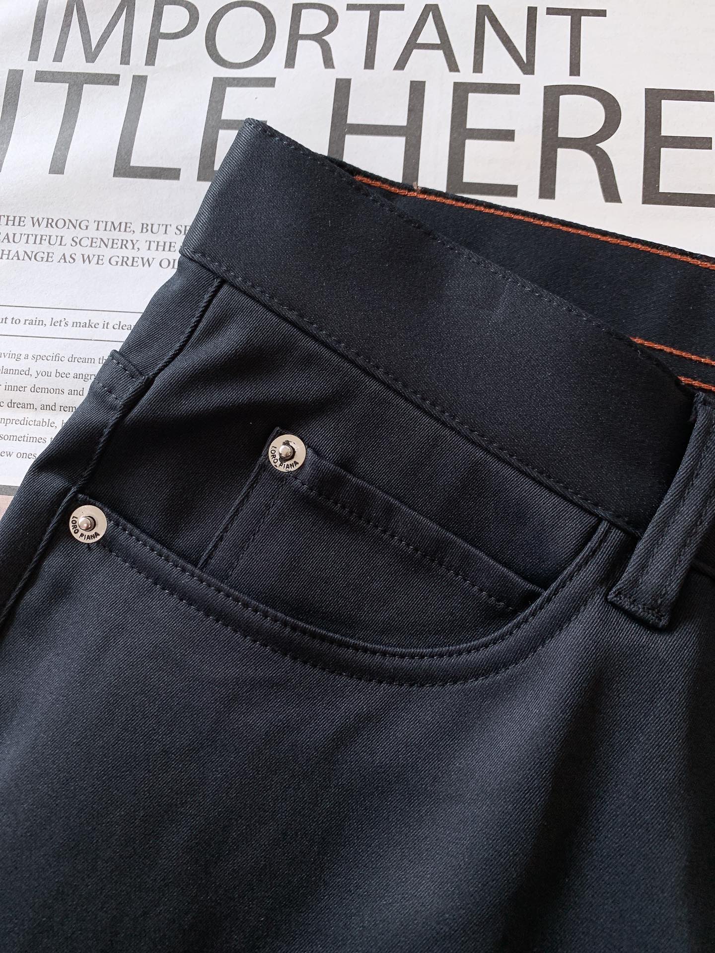 LoroPiana L.P FW早秋新品 商务休闲裤，臻选优质面料打造，贴身舒适，独特设计，缔造简约线条