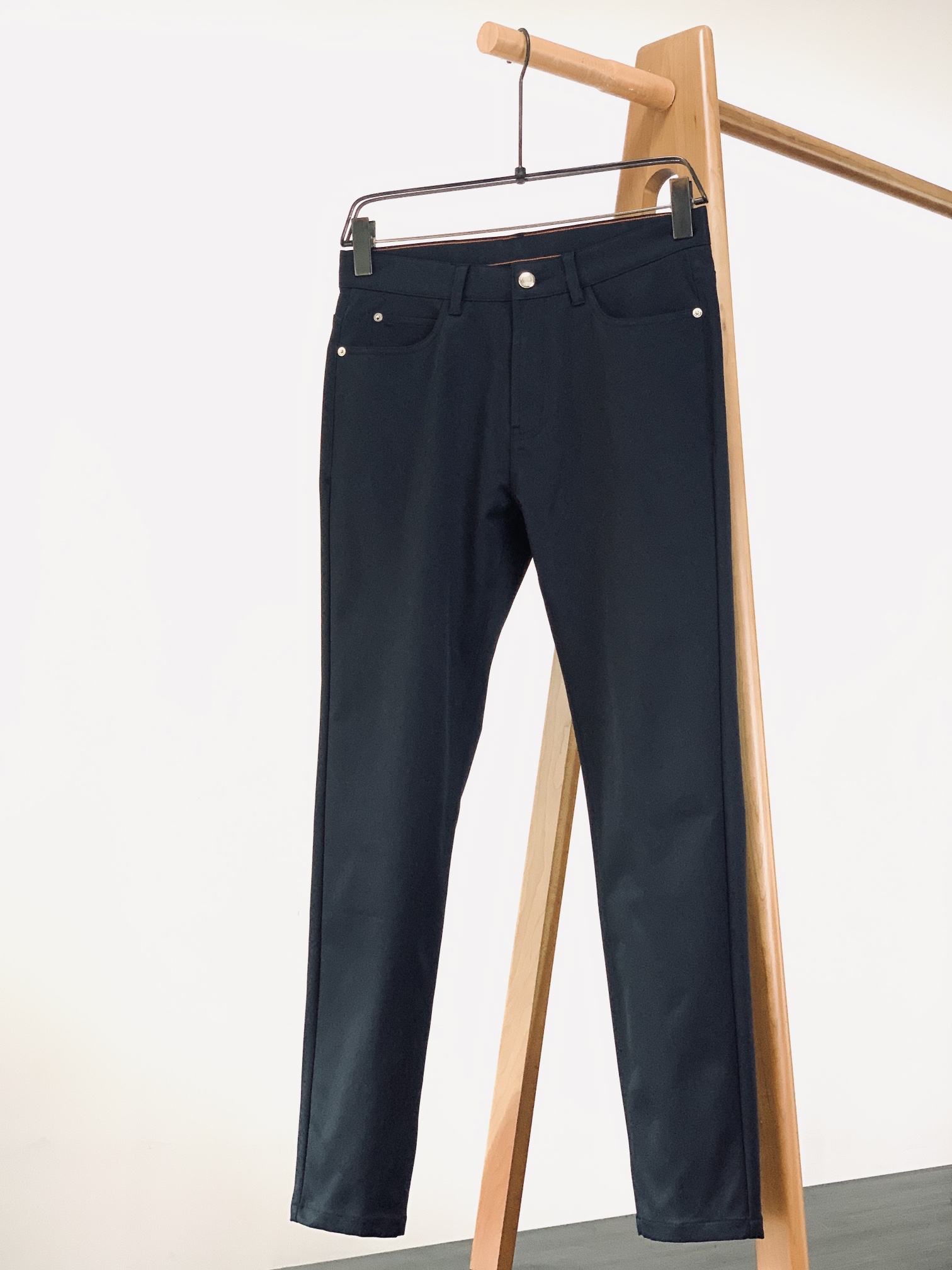 LoroPiana L.P FW早秋新品 商务休闲裤，臻选优质面料打造，贴身舒适，独特设计，缔造简约线条