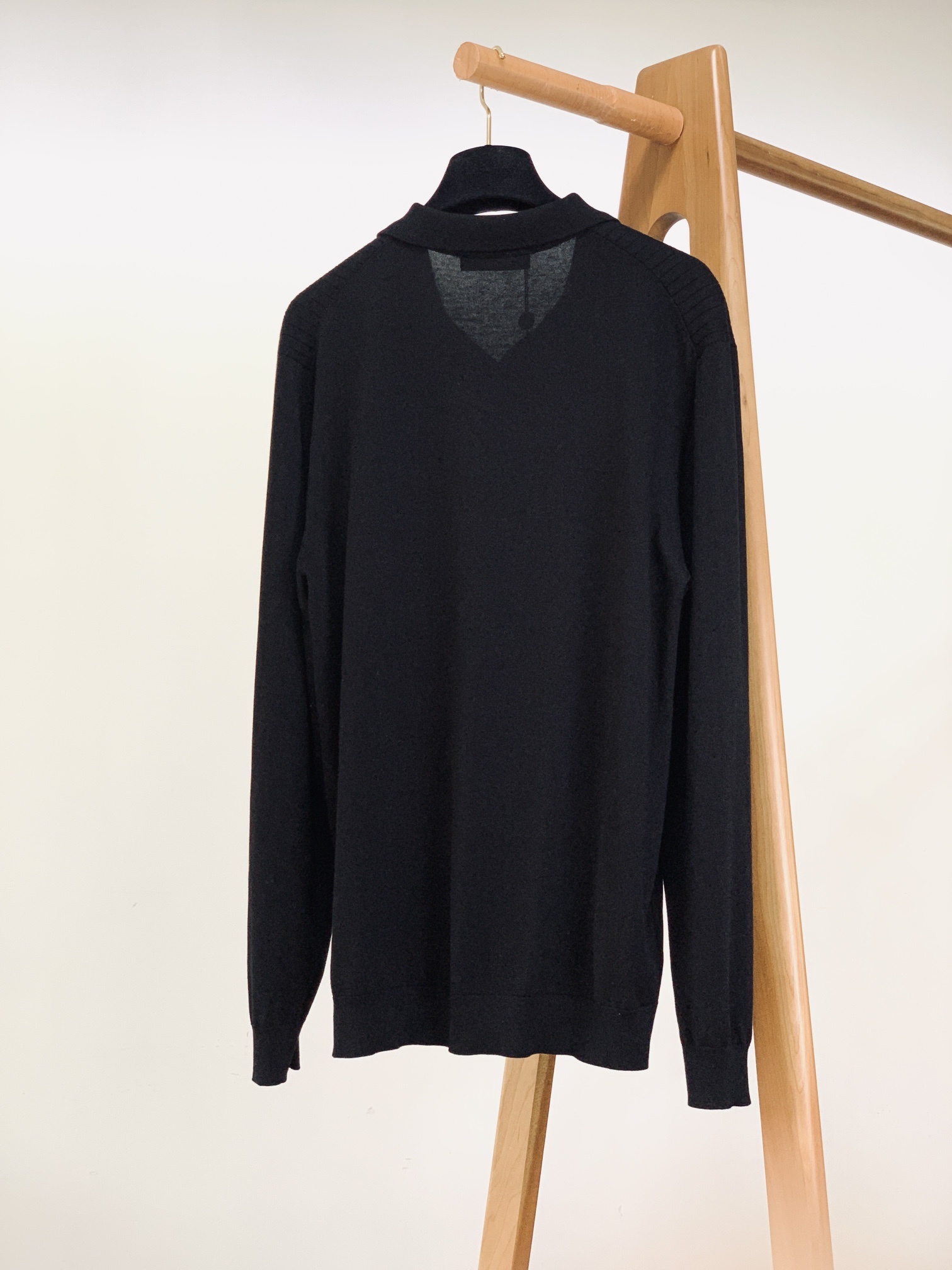 LoroPiana L.P FW早秋新品 长袖针织衫打底衫。精致工艺、高级质感、经典单品,这些都是意式穿