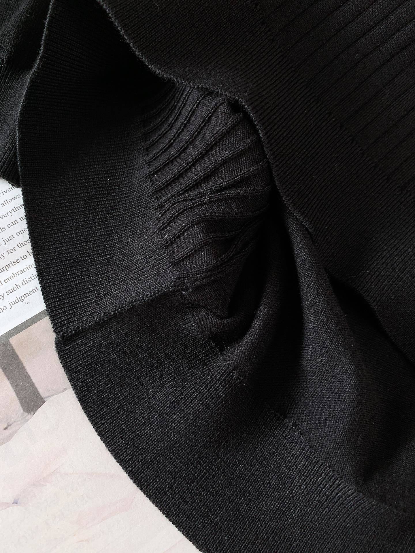 LoroPiana L.P FW早秋新品 长袖针织衫打底衫。精致工艺、高级质感、经典单品,这些都是意式穿
