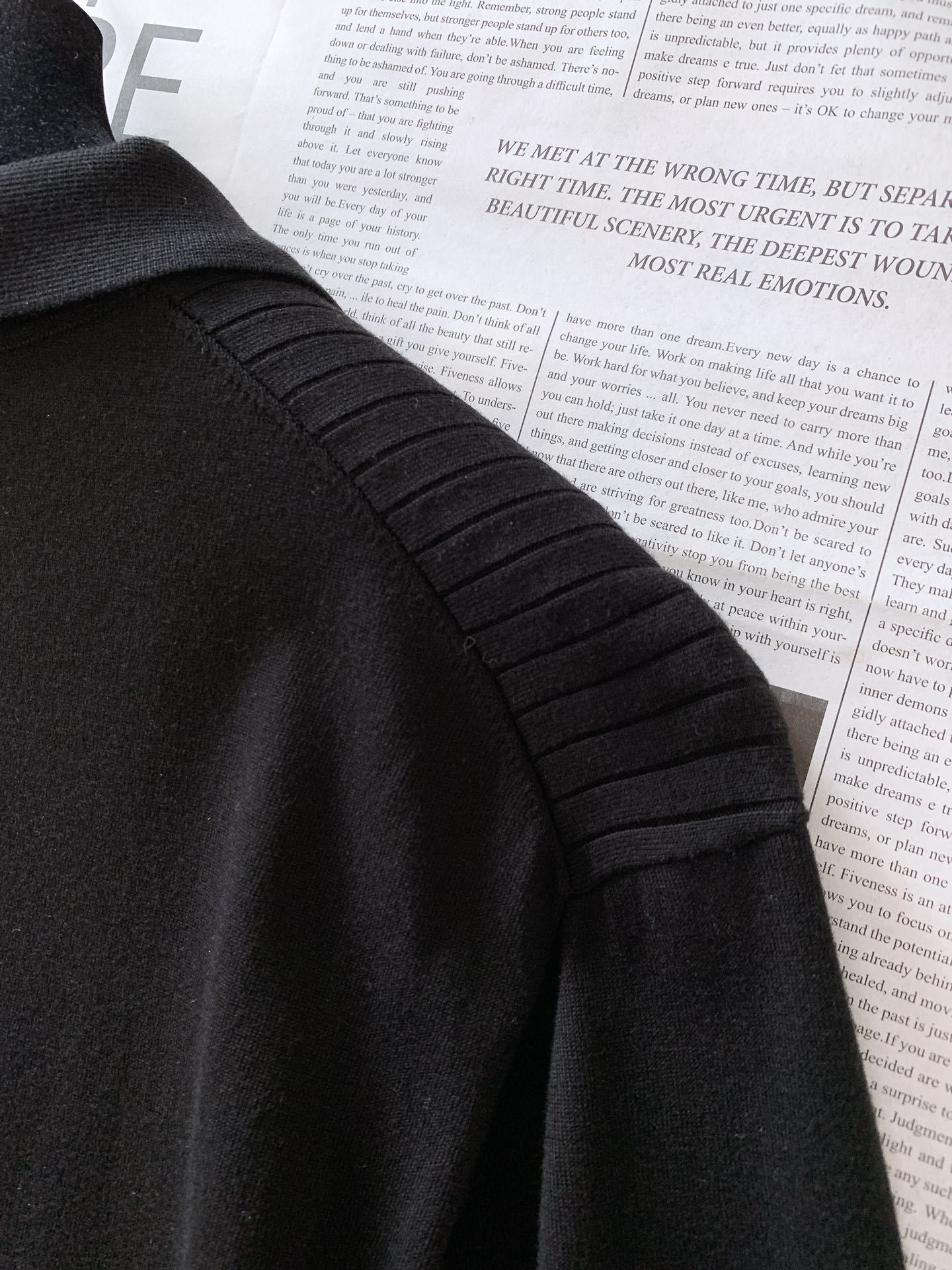 LoroPiana L.P FW早秋新品 长袖针织衫打底衫。精致工艺、高级质感、经典单品,这些都是意式穿