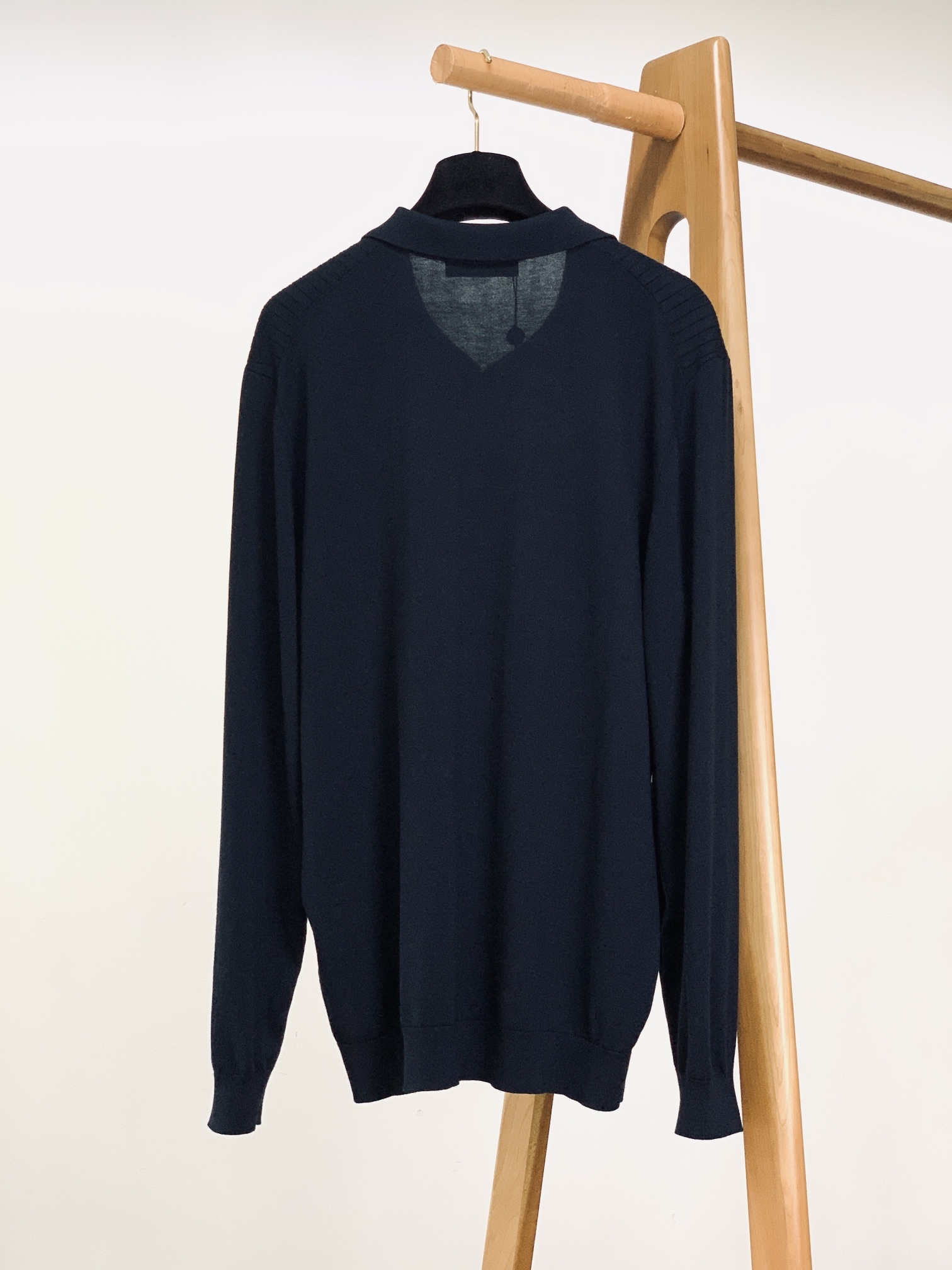 LoroPiana L.P FW早秋新品 长袖针织衫打底衫。精致工艺、高级质感、经典单品,这些都是意式穿