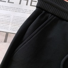 Burberry 巴宝莉 2025FW早秋新品 刺绣抽绳休闲裤时尚系列,独特设计,抽绳休闲长裤 订纱开始 Burberry 巴宝莉 2025FW早秋新品 刺绣抽绳休闲裤时尚系列,独特设计,抽绳休闲长裤 订纱开始