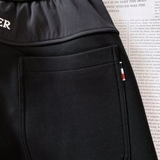 Moncler 蒙口 2025FW早秋新品 时尚抽绳休闲裤时尚系列,独特设计,抽绳休闲长裤 订纱开始订染 Moncler 蒙口 2025FW早秋新品 时尚抽绳休闲裤时尚系列,独特设计,抽绳休闲长裤 订纱开始订染