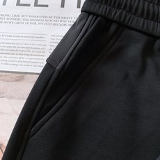 Moncler 蒙口 2025FW早秋新品 时尚抽绳休闲裤时尚系列,独特设计,抽绳休闲长裤 订纱开始订染 Moncler 蒙口 2025FW早秋新品 时尚抽绳休闲裤时尚系列,独特设计,抽绳休闲长裤 订纱开始订染
