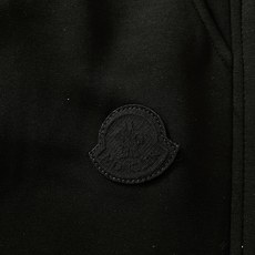 Moncler 蒙口 2025FW早秋新品 时尚抽绳休闲裤时尚系列,独特设计,抽绳休闲长裤 订纱开始订染 Moncler 蒙口 2025FW早秋新品 时尚抽绳休闲裤时尚系列,独特设计,抽绳休闲长裤 订纱开始订染
