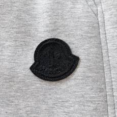 Moncler 蒙口 2025FW早秋新品 时尚抽绳休闲裤时尚系列,独特设计,抽绳休闲长裤 订纱开始订染 Moncler 蒙口 2025FW早秋新品 时尚抽绳休闲裤时尚系列,独特设计,抽绳休闲长裤 订纱开始订染