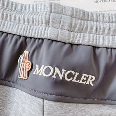 Moncler 蒙口 2025FW早秋新品 时尚抽绳休闲裤时尚系列,独特设计,抽绳休闲长裤 订纱开始订染 Moncler 蒙口 2025FW早秋新品 时尚抽绳休闲裤时尚系列,独特设计,抽绳休闲长裤 订纱开始订染