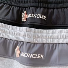 Moncler 蒙口 2025FW早秋新品 时尚抽绳休闲裤时尚系列,独特设计,抽绳休闲长裤 订纱开始订染 Moncler 蒙口 2025FW早秋新品 时尚抽绳休闲裤时尚系列,独特设计,抽绳休闲长裤 订纱开始订染