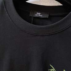 ARCTERYX 始祖鸟 经典骨架子logo 素描刺绣圆领长袖T恤 打底衫微宽松版型 采用300G高克重 ARCTERYX 始祖鸟 经典骨架子logo 素描刺绣圆领长袖T恤 打底衫微宽松版型 采用300G高克重