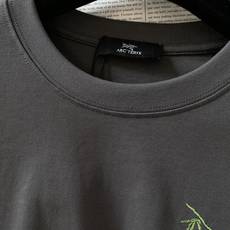  ARCTERYX 始祖鸟 经典骨架子logo 素描刺绣圆领长袖T恤 打底衫微宽松版型 采用300G高  ARCTERYX 始祖鸟 经典骨架子logo 素描刺绣圆领长袖T恤 打底衫微宽松版型 采用300G高