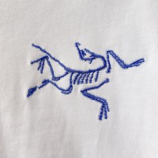  ARCTERYX 始祖鸟 经典骨架子logo 素描刺绣圆领长袖T恤 打底衫微宽松版型 采用300G高  ARCTERYX 始祖鸟 经典骨架子logo 素描刺绣圆领长袖T恤 打底衫微宽松版型 采用300G高