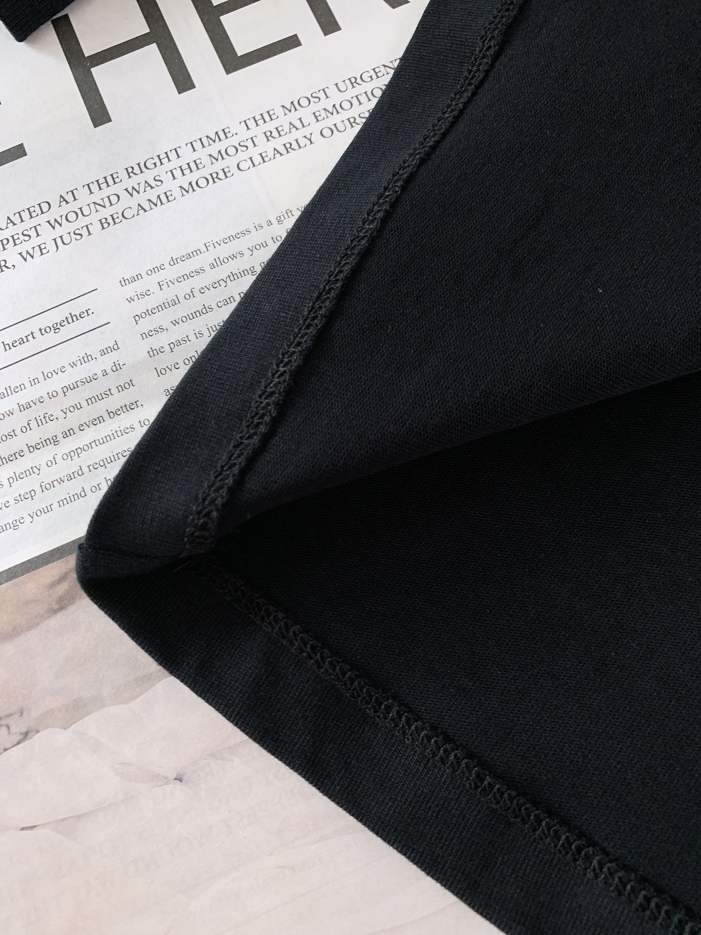 AcneStudios 艾克妮 1996系列 纯棉字母印花长袖T恤打底衫 男女同款采用100%纯棉高克重