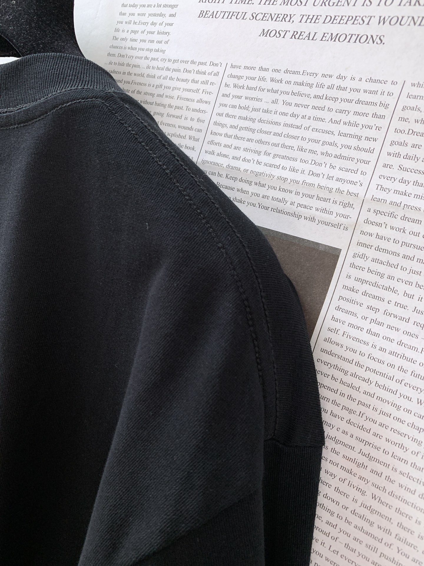 AcneStudios 艾克妮 1996系列 纯棉字母印花长袖T恤打底衫 男女同款采用100%纯棉高克重