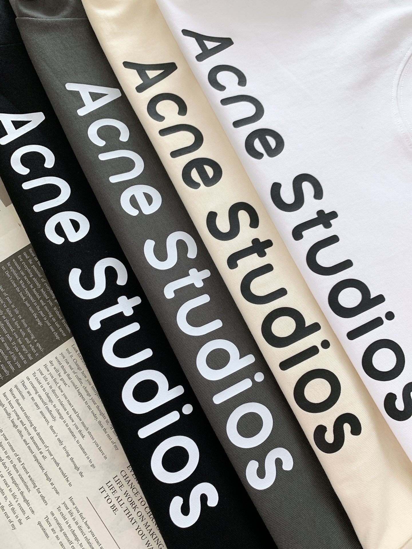 AcneStudios 艾克妮 1996系列 纯棉字母印花长袖T恤打底衫 男女同款采用100%纯棉高克重
