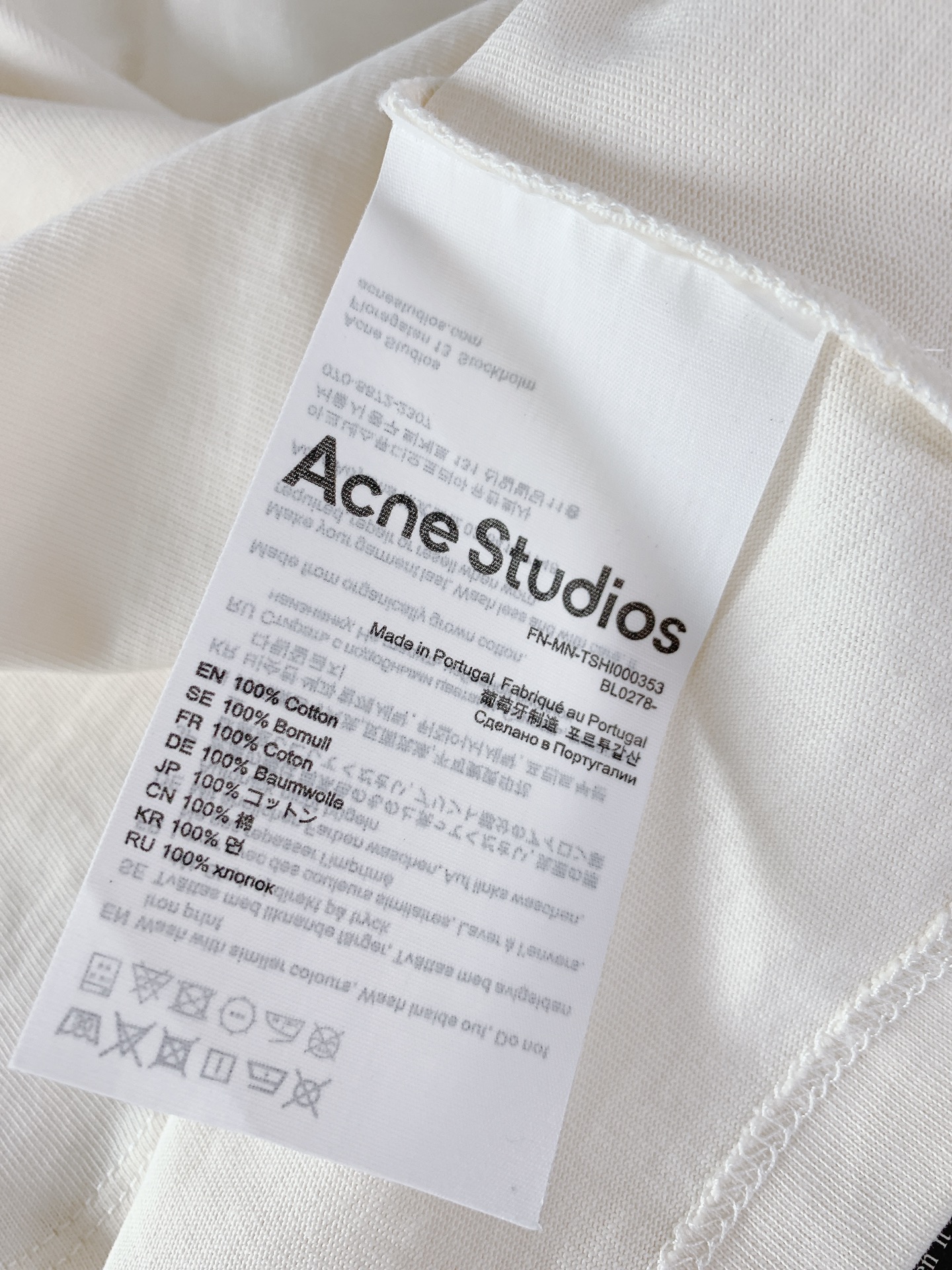 AcneStudios 艾克妮 1996系列 纯棉字母印花长袖T恤打底衫 男女同款采用100%纯棉高克重