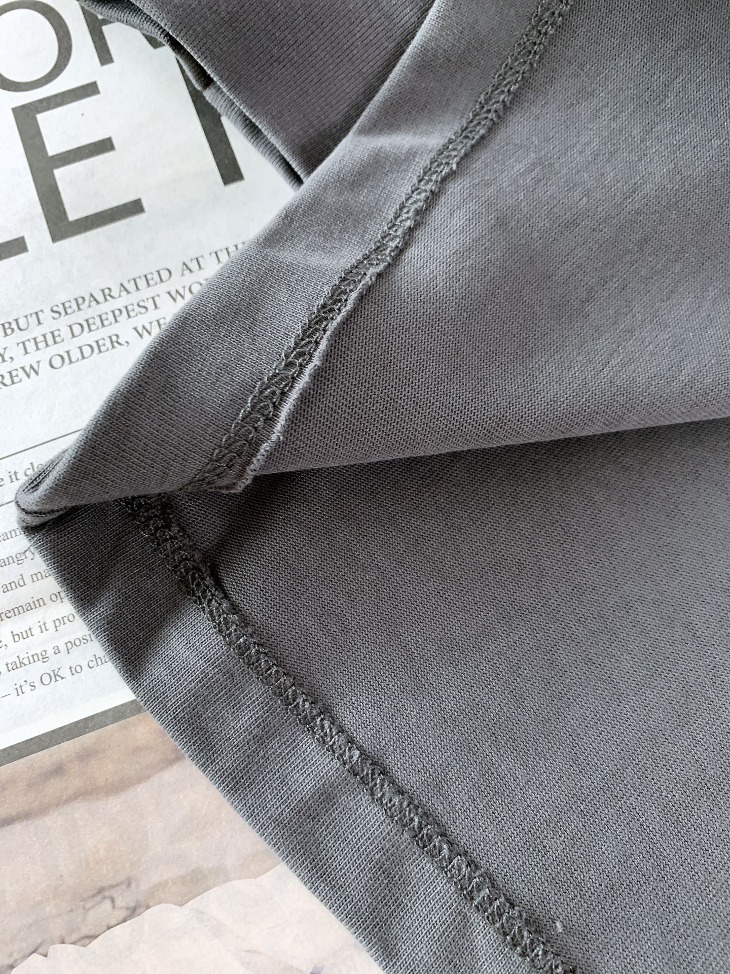 AcneStudios 艾克妮 1996系列 纯棉字母印花长袖T恤打底衫 男女同款采用100%纯棉高克重