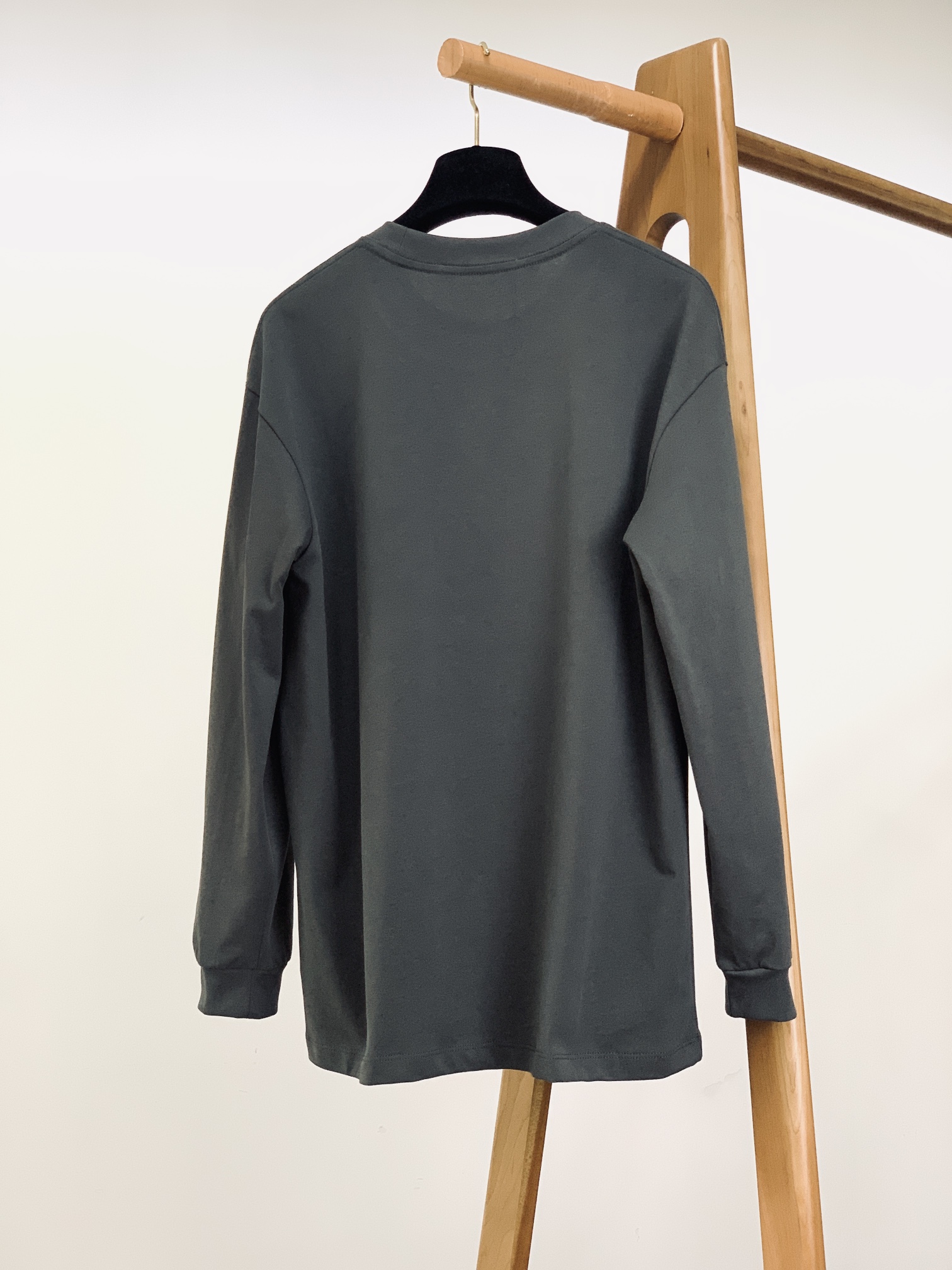 AcneStudios 艾克妮 1996系列 纯棉字母印花长袖T恤打底衫 男女同款采用100%纯棉高克重