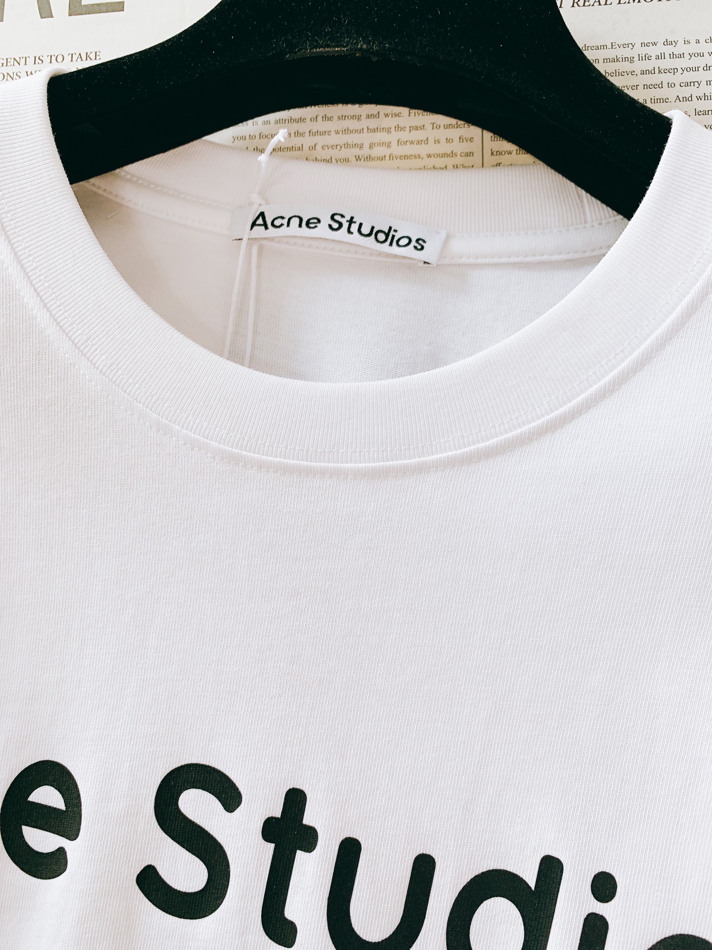 AcneStudios 艾克妮 1996系列 纯棉字母印花长袖T恤打底衫 男女同款采用100%纯棉高克重