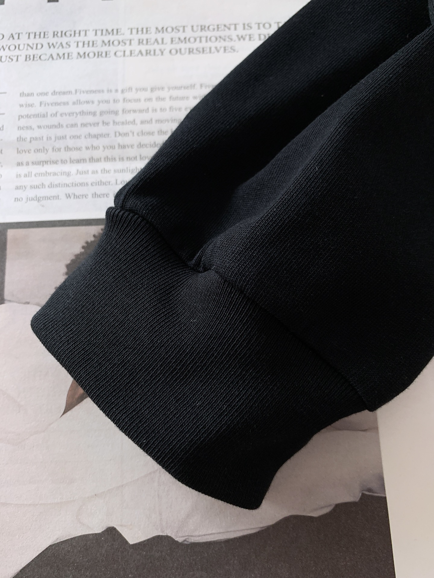 AcneStudios 艾克妮 1996系列 纯棉字母印花长袖T恤打底衫 男女同款采用100%纯棉高克重