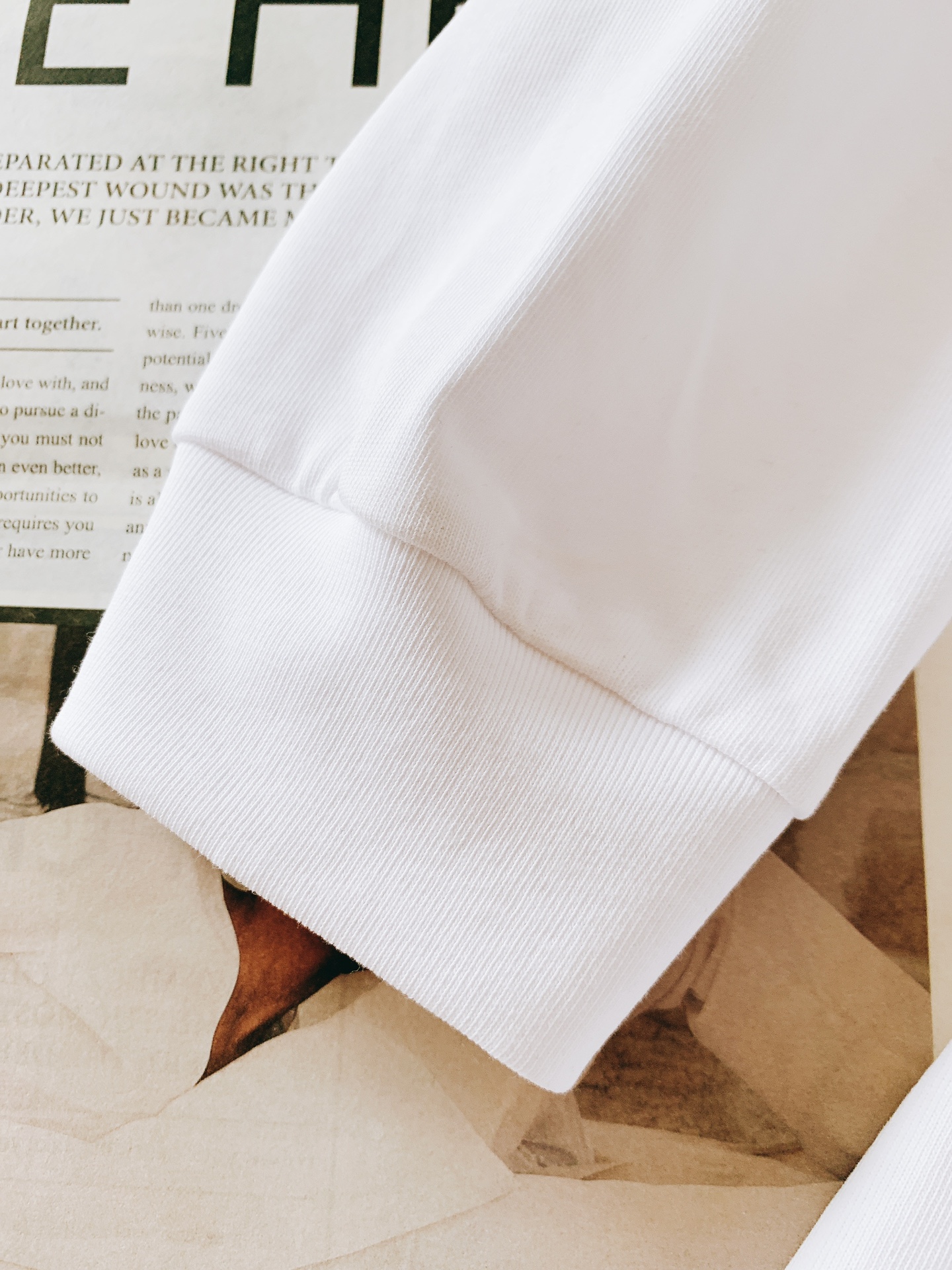 AcneStudios 艾克妮 1996系列 纯棉字母印花长袖T恤打底衫 男女同款采用100%纯棉高克重