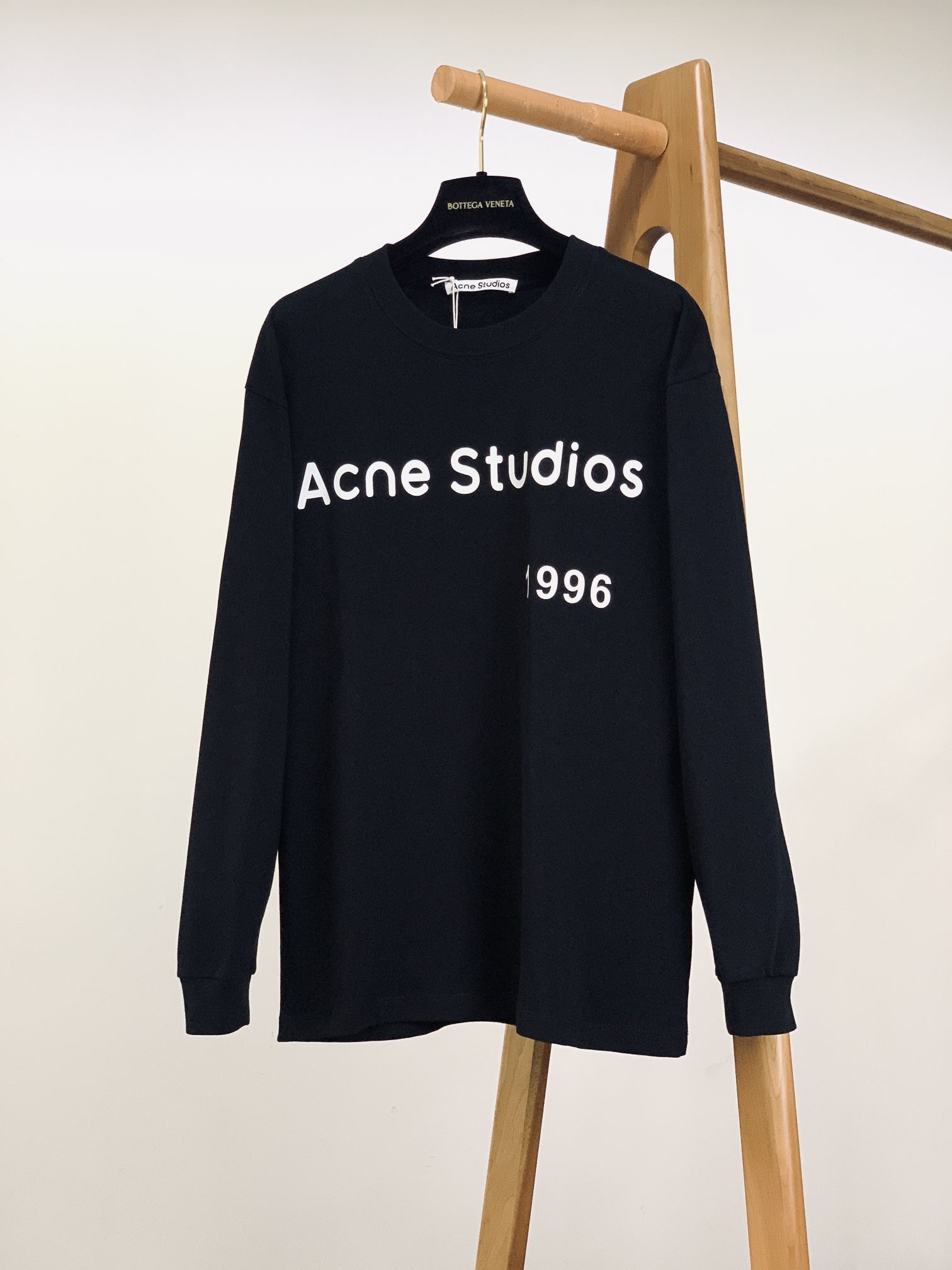 AcneStudios 艾克妮 1996系列 纯棉字母印花长袖T恤打底衫 男女同款采用100%纯棉高克重