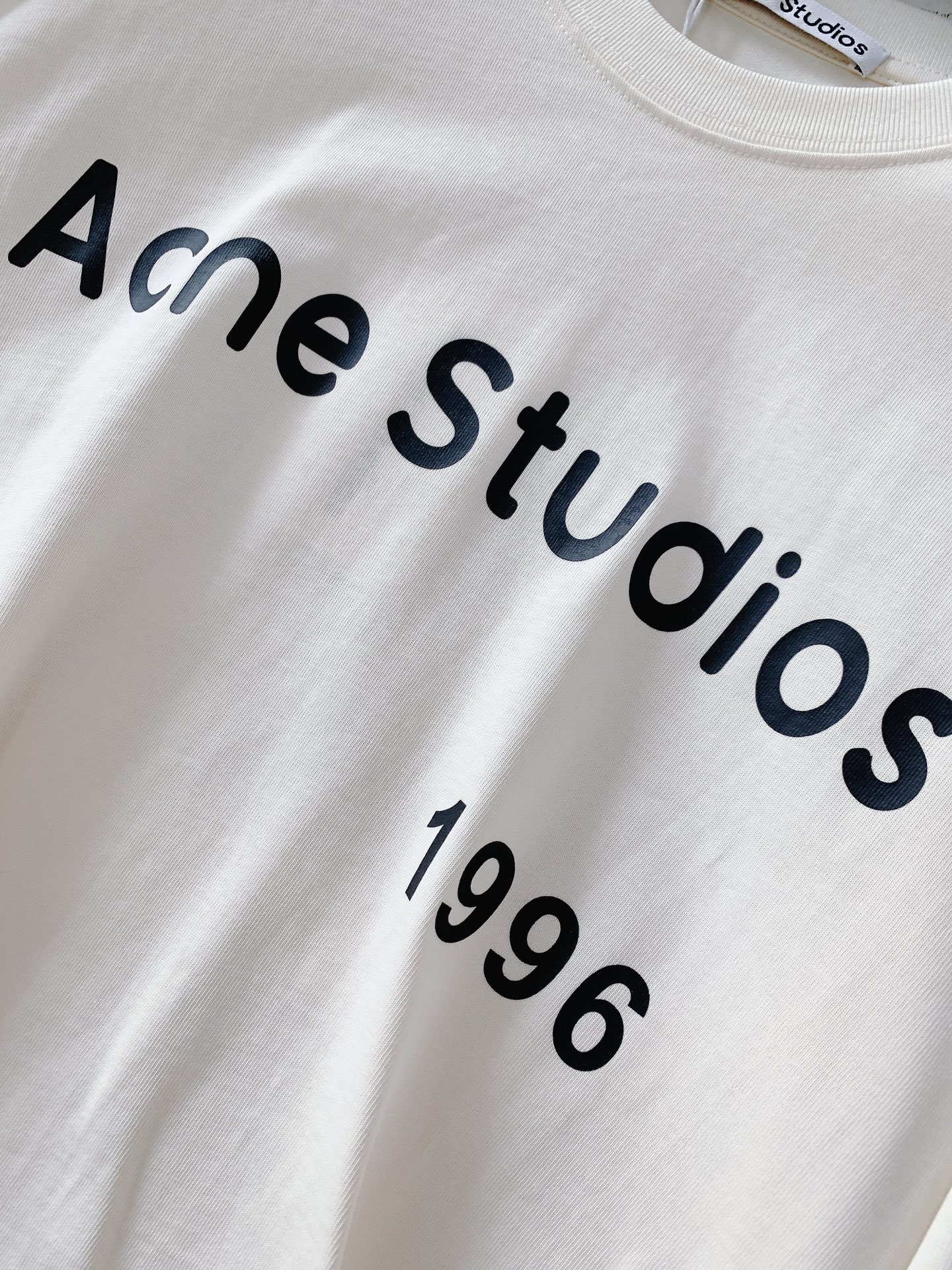 AcneStudios 艾克妮 1996系列 纯棉字母印花长袖T恤打底衫 男女同款采用100%纯棉高克重