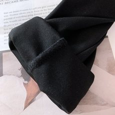 DESCENTE迪桑特 立体压胶运动系列立领半拉链长袖 磨毛薄绒采用320g超柔曼巴棉;内里磨毛薄绒,更 DESCENTE迪桑特 立体压胶运动系列立领半拉链长袖 磨毛薄绒采用320g超柔曼巴棉;内里磨毛薄绒,更