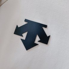 DESCENTE迪桑特 立体压胶运动系列立领半拉链长袖 磨毛薄绒采用320g超柔曼巴棉;内里磨毛薄绒,更 DESCENTE迪桑特 立体压胶运动系列立领半拉链长袖 磨毛薄绒采用320g超柔曼巴棉;内里磨毛薄绒,更