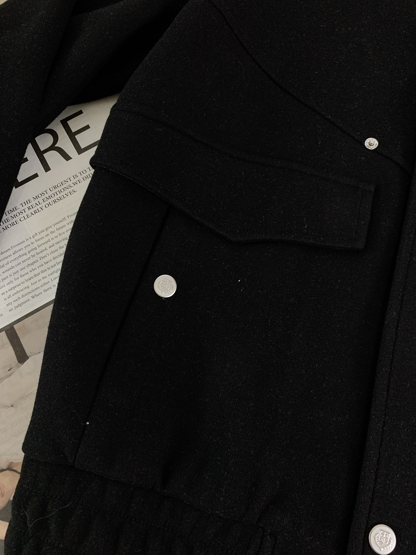 LoroPiana L.P FW秋冬新品 当羊绒基因邂逅经典夹克廓形，奢适体验便有了具象表达。甄选顶级羊