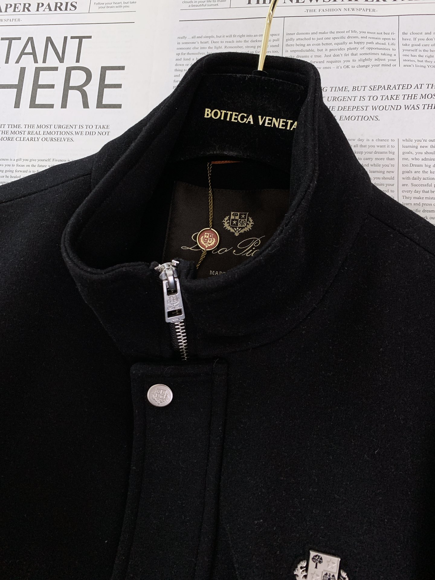 LoroPiana L.P FW秋冬新品 当羊绒基因邂逅经典夹克廓形，奢适体验便有了具象表达。甄选顶级羊