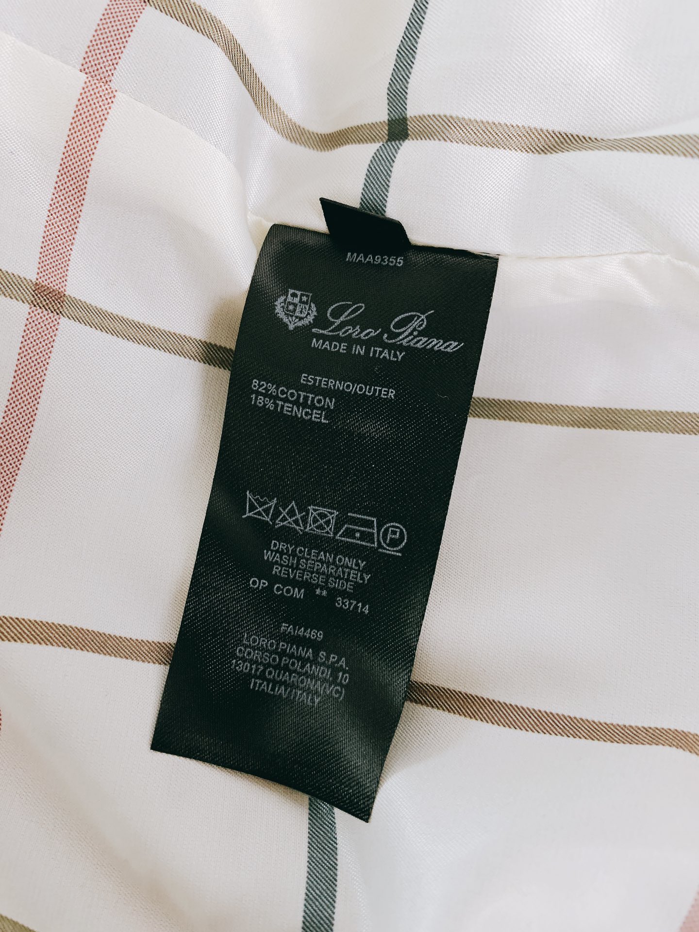 LoroPiana L.P FW秋冬新品 当羊绒基因邂逅经典夹克廓形，奢适体验便有了具象表达。甄选顶级羊