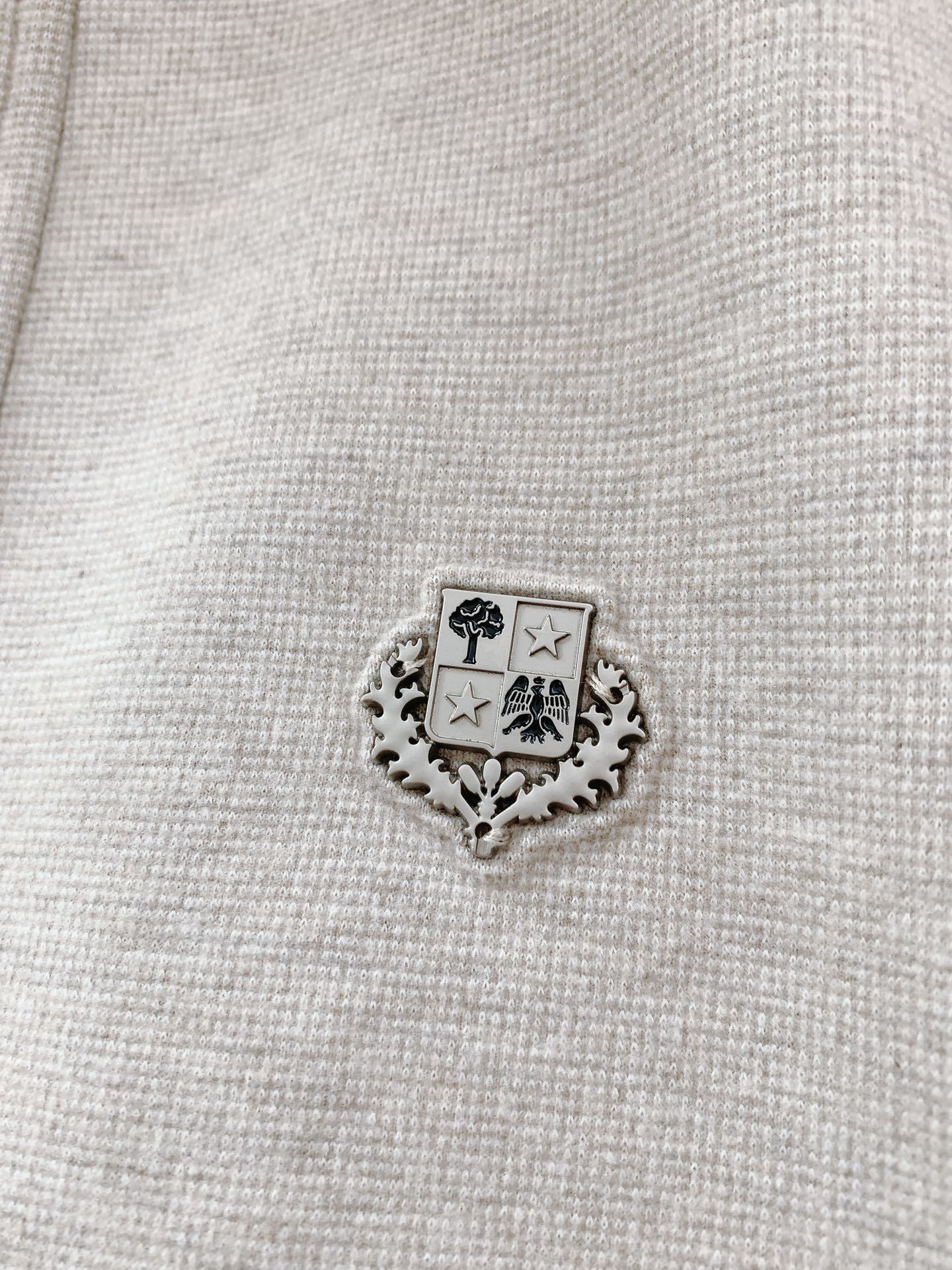 LoroPiana L.P FW秋冬新品 当羊绒基因邂逅经典夹克廓形,奢适体验便有了具象表达。甄选顶级羊