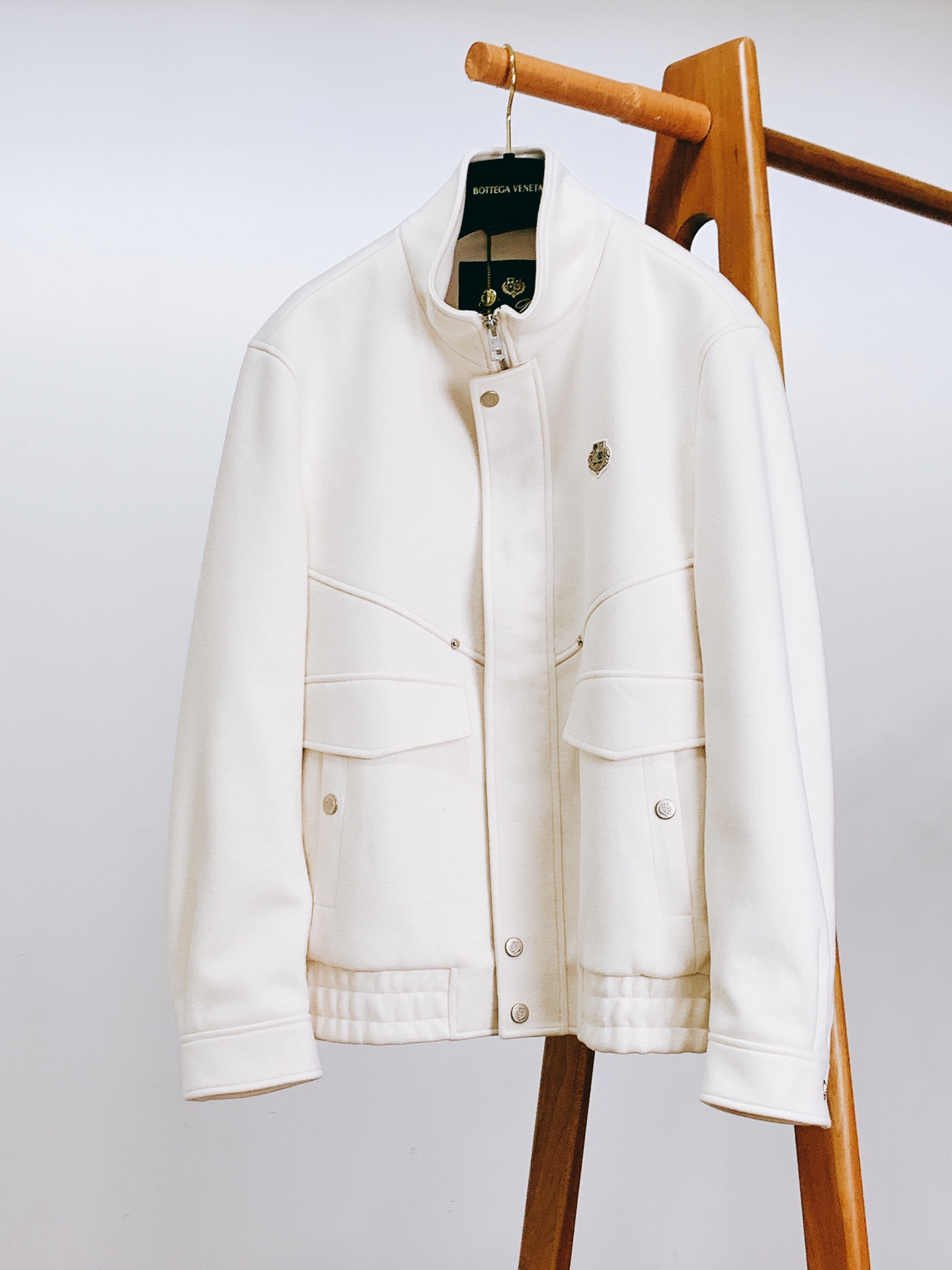 LoroPiana L.P FW秋冬新品 当羊绒基因邂逅经典夹克廓形，奢适体验便有了具象表达。甄选顶级羊