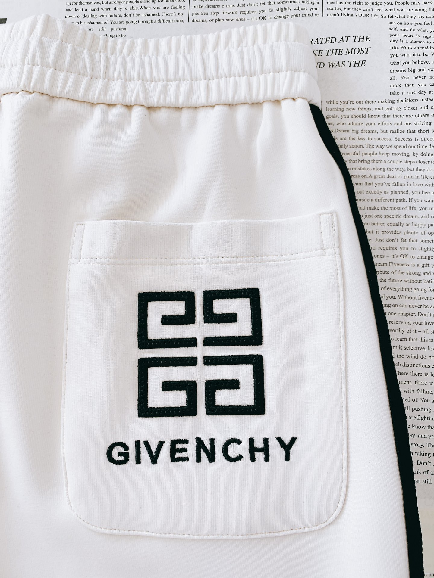 Givenchy 纪梵希 2025FW早秋新品 撞色织带刺绣抽绳休闲裤时尚系列，独特设计，抽绳休闲长裤 